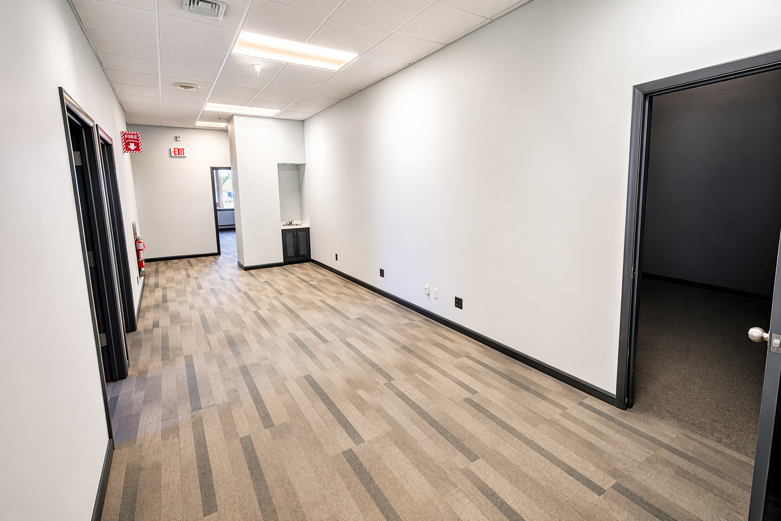 Interior photo of Suite 100.